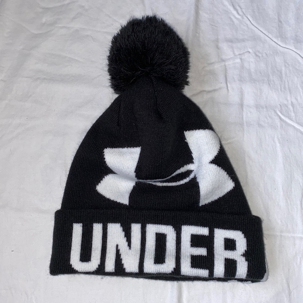 Mens Under Armor Beanie w/ Pom